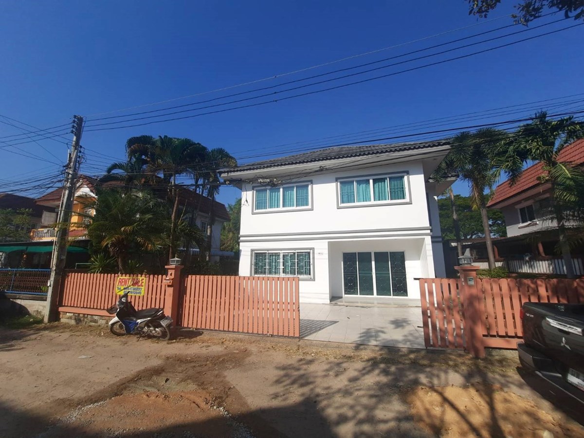 2 Storey House Soi Nurn Plub Wan - บ้าน - East Pattaya - 